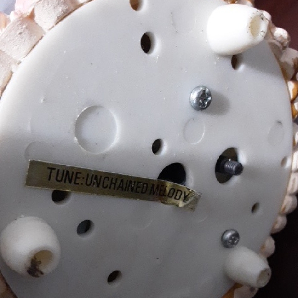 The Unbranded Brand Tune: Unchanged Melody Swan Heart-Shaped Snow Globe - Picture 4 of 5